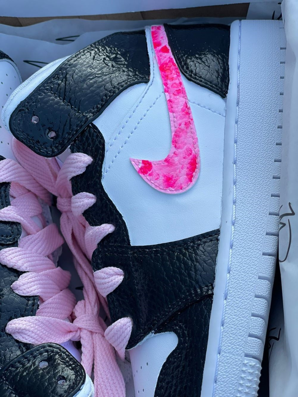 Black Pink Custom Sneakers Air Jordan 1