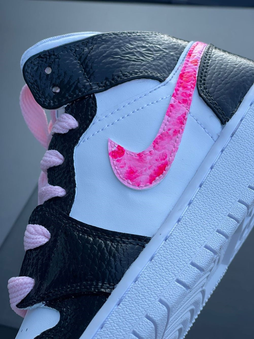 Black Pink Custom Sneakers Air Jordan 1