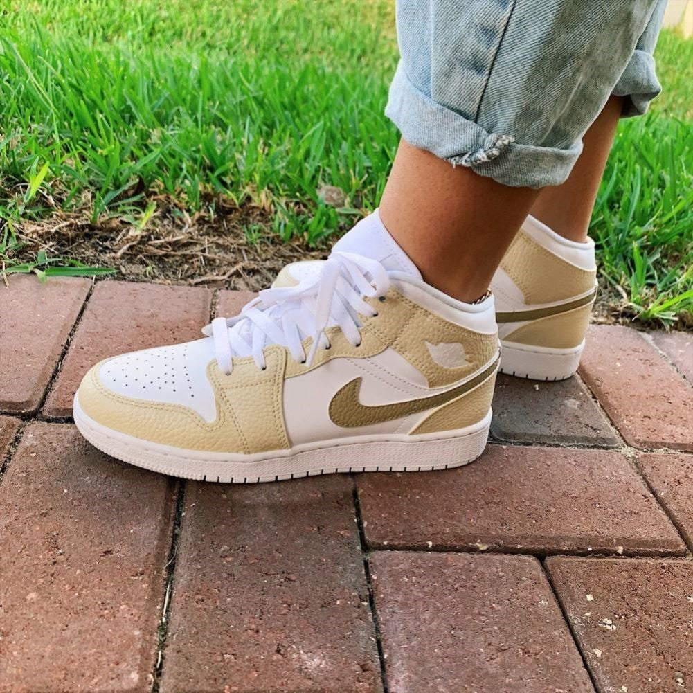 Beige Custom Sneakers Air Jordan 1